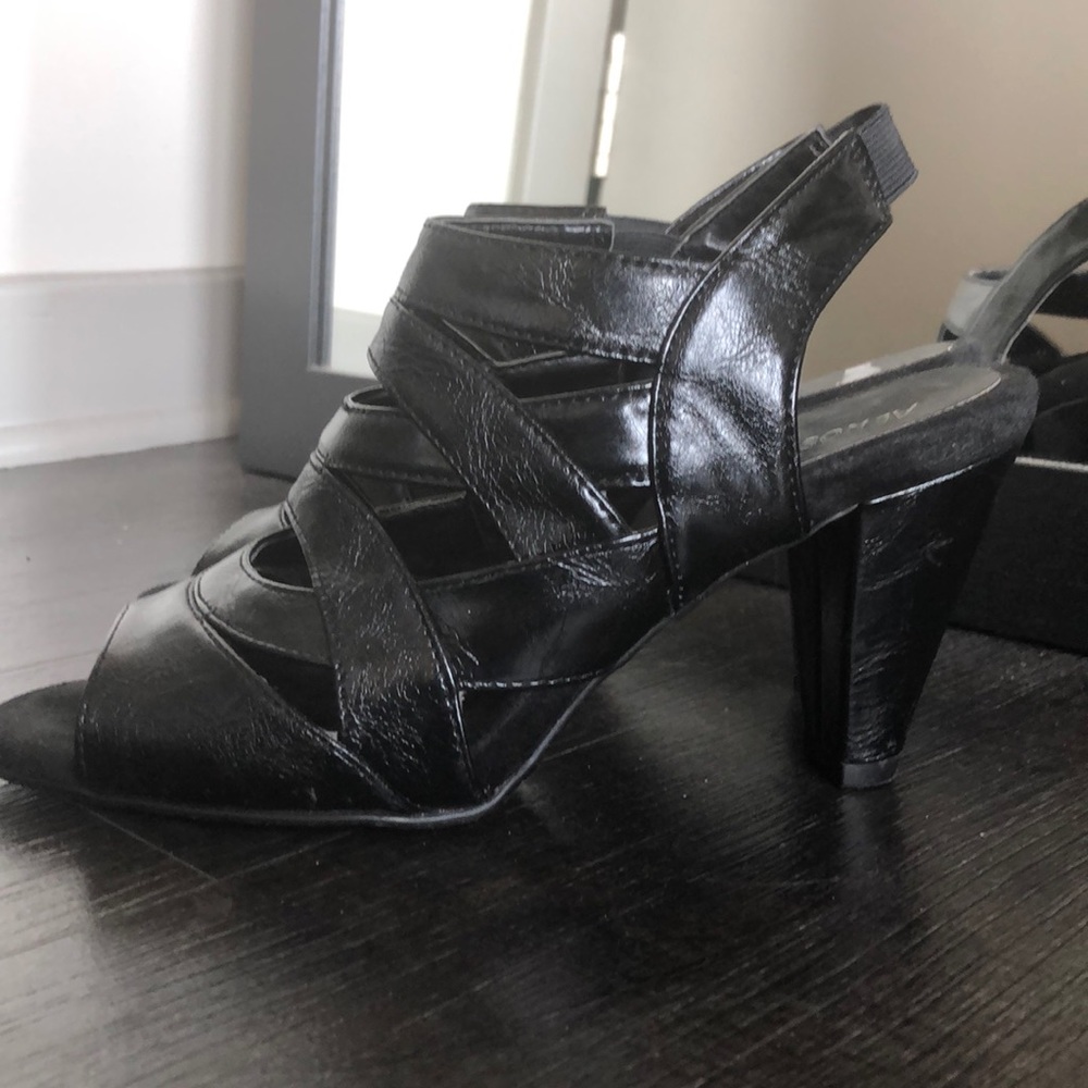 Black beautiful heels - Picture 2 of 2